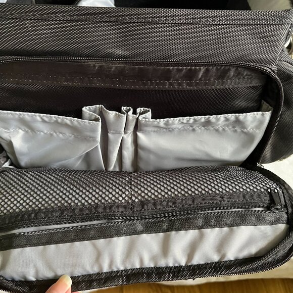 Canon Black Pro Camera Shoulder Bag With Adjustable Strap & Multiple Compartment - Picture 7 of 7